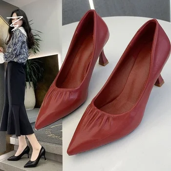 Списък на модни обувки дамски лятна нова работна обувки на заостренном тънките токчета, мързелива обувки с корейската версия на високи токчета